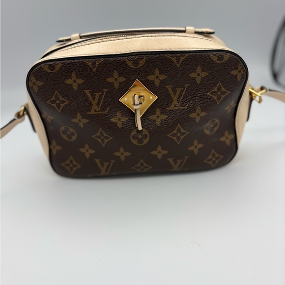 Louis Vuitton Saintonge Crème  Monogram Crossbody - Picture 2 of 16